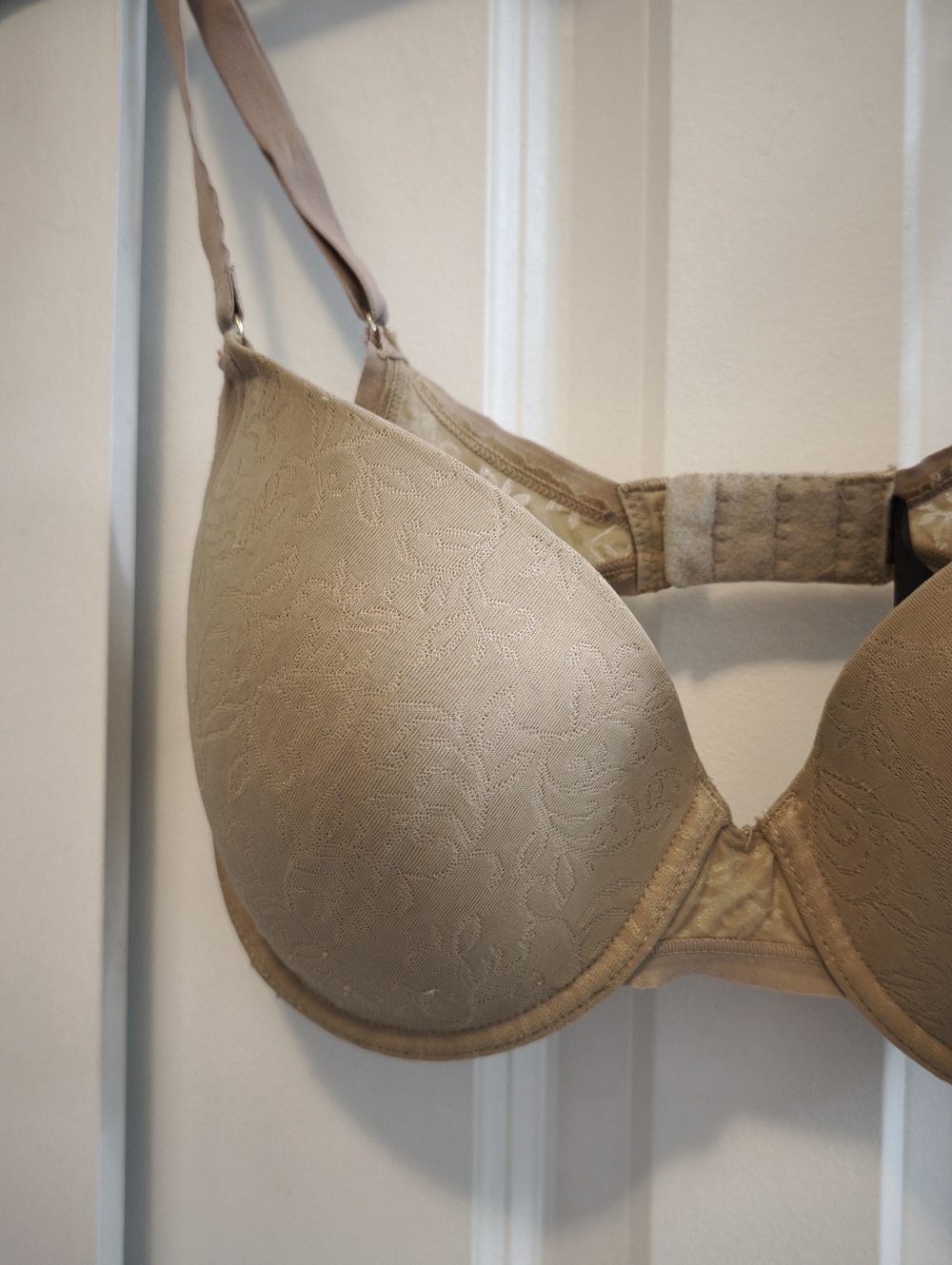 2 Natori Bras For $8 Black And Nude Lace - Picture 11 of 16